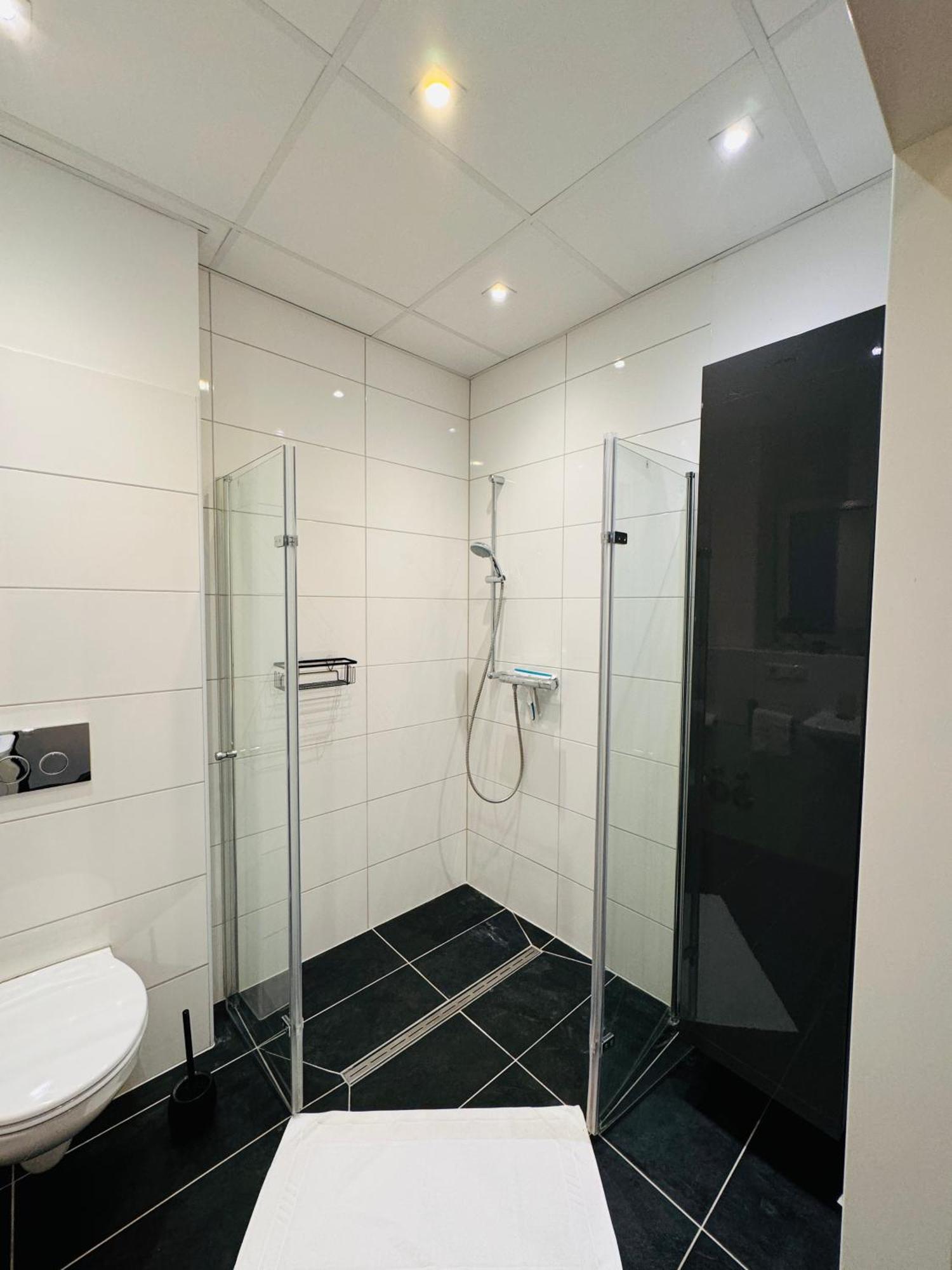 Klassen Stay - Designer Altbau Apartment Mit 2 Zimmer - Naehe Zentrum Und Rhein โคเบลนซ์ ภายนอก รูปภาพ