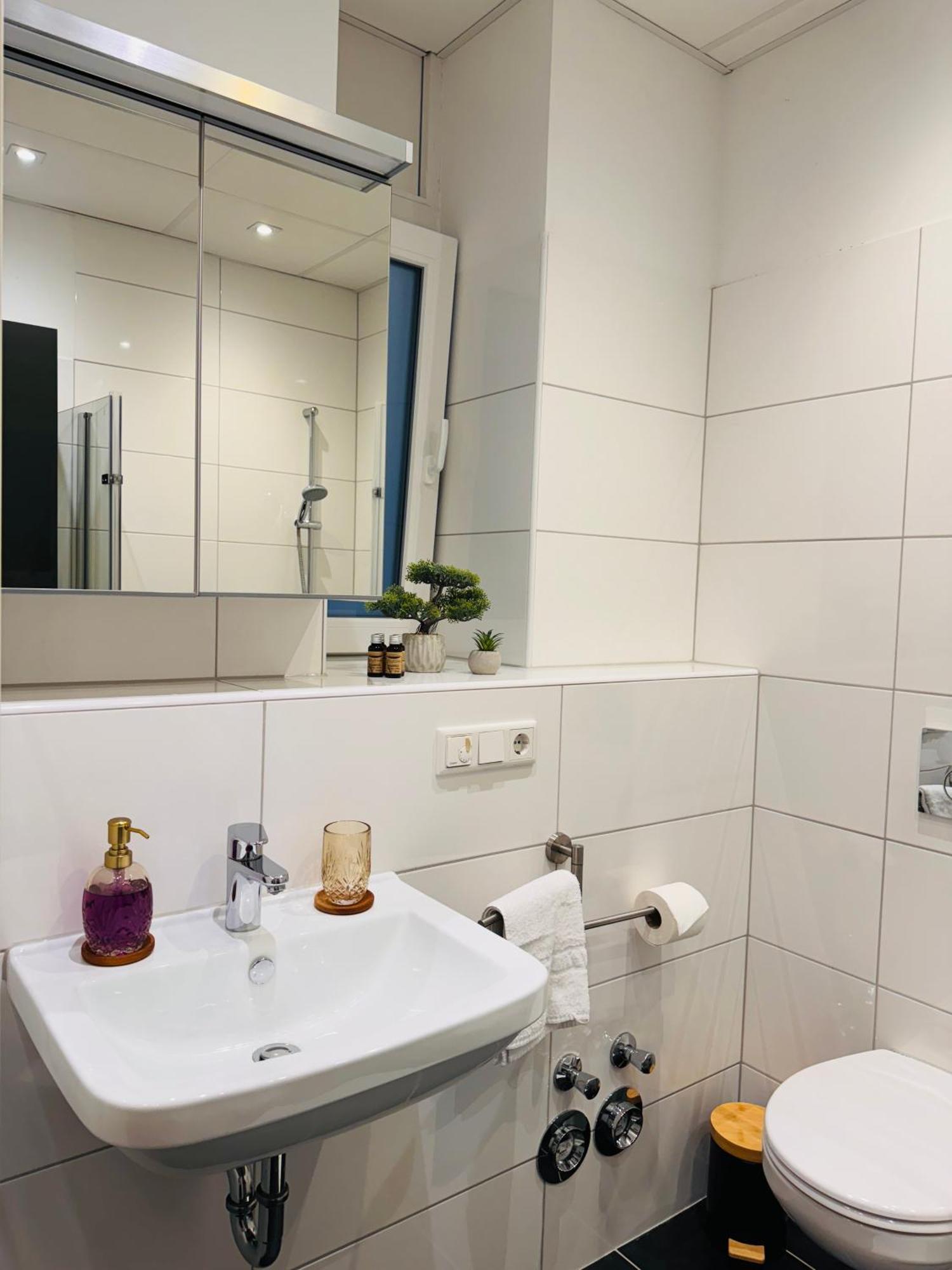 Klassen Stay - Designer Altbau Apartment Mit 2 Zimmer - Naehe Zentrum Und Rhein โคเบลนซ์ ภายนอก รูปภาพ